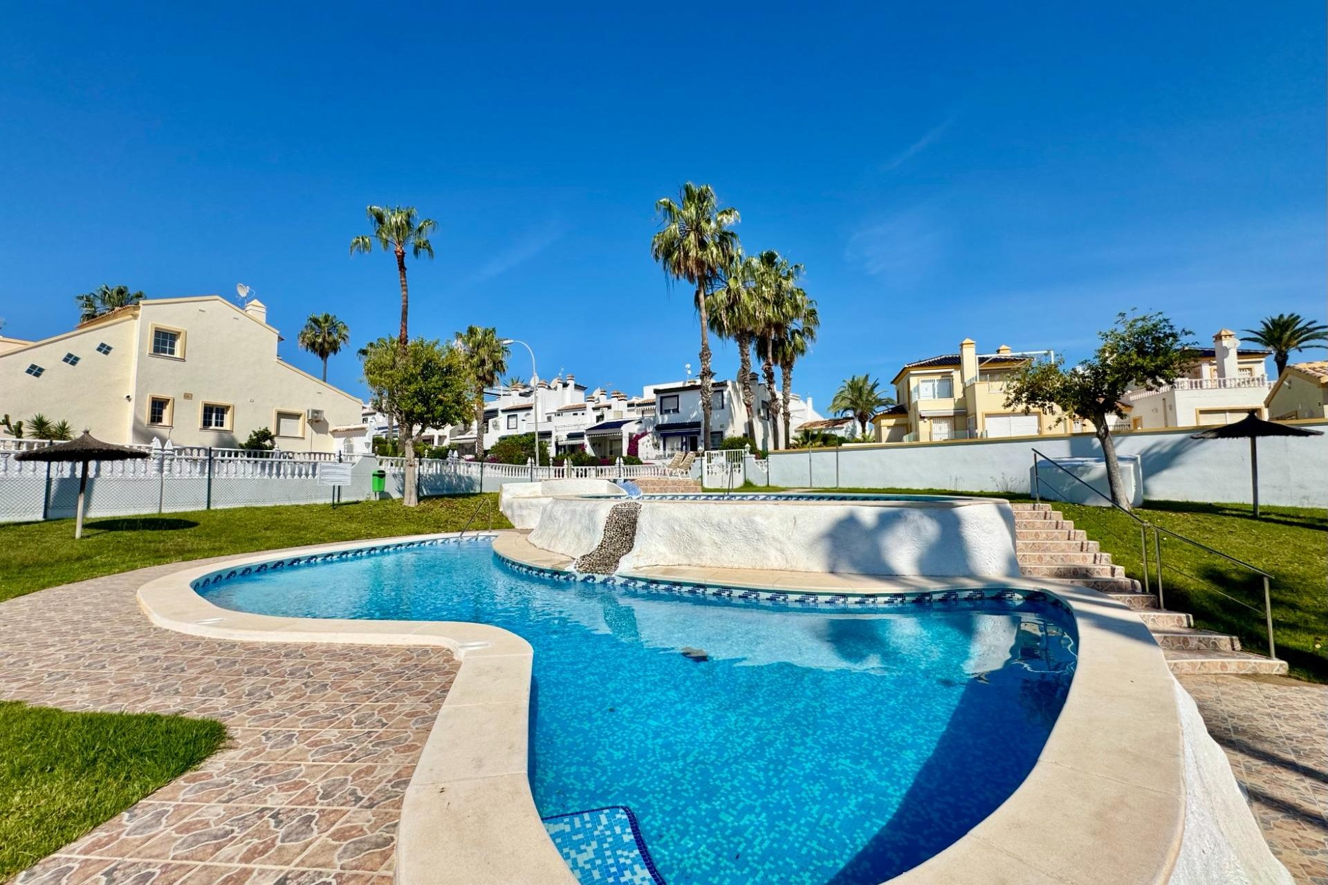 Resale - Bungalow -
Orihuela Costa - Villamartín-las Filipinas