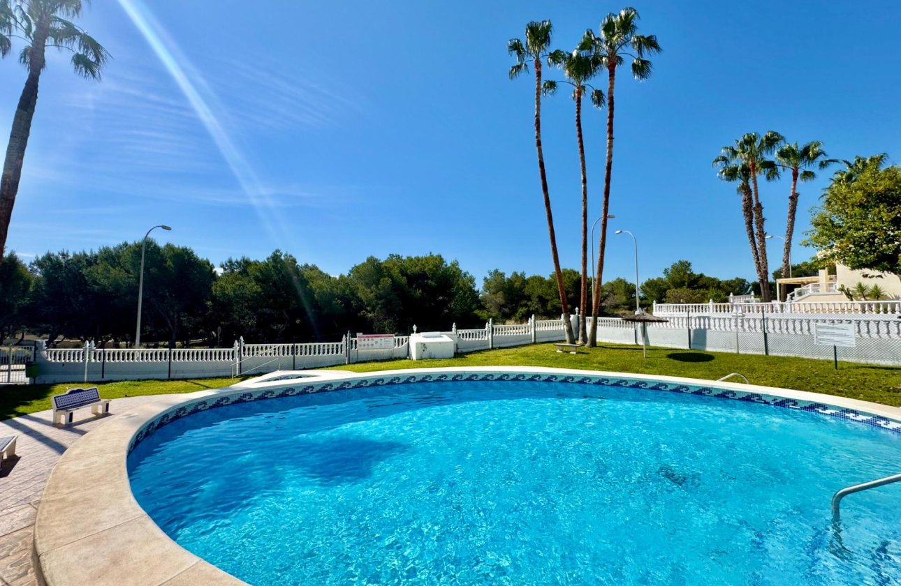 Resale - Bungalow -
Orihuela Costa - Villamartín-las Filipinas