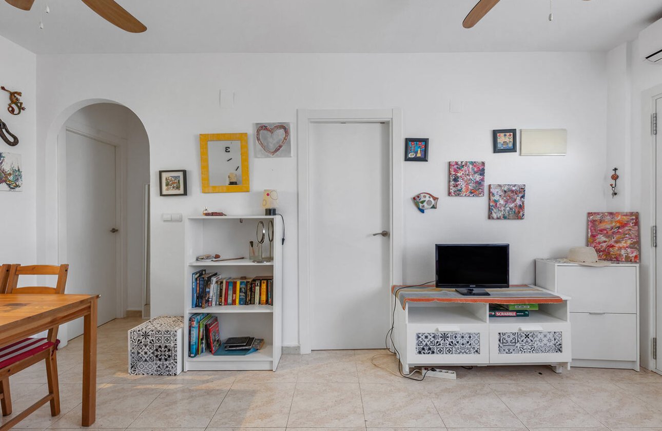 Resale - Bungalow -
Orihuela Costa