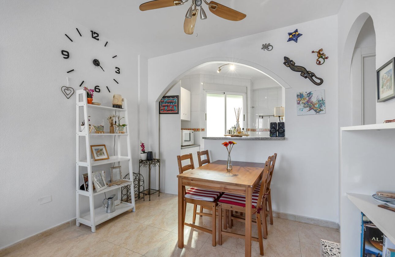 Resale - Bungalow -
Orihuela Costa