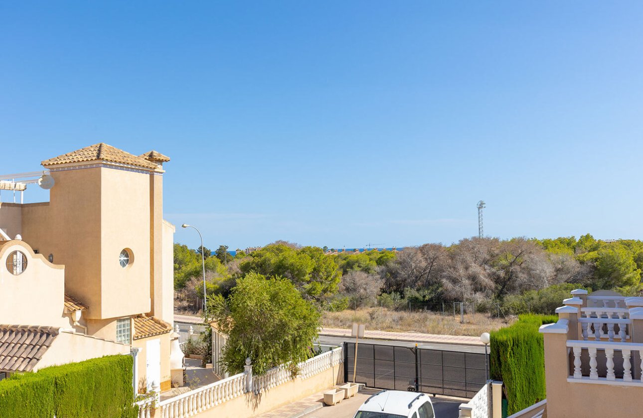 Resale - Bungalow -
Orihuela Costa