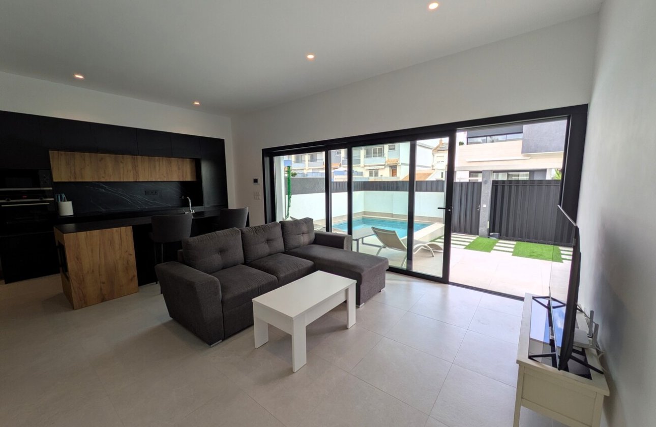 Resale - Bungalow -
Pilar de la Horadada - Costa Blanca