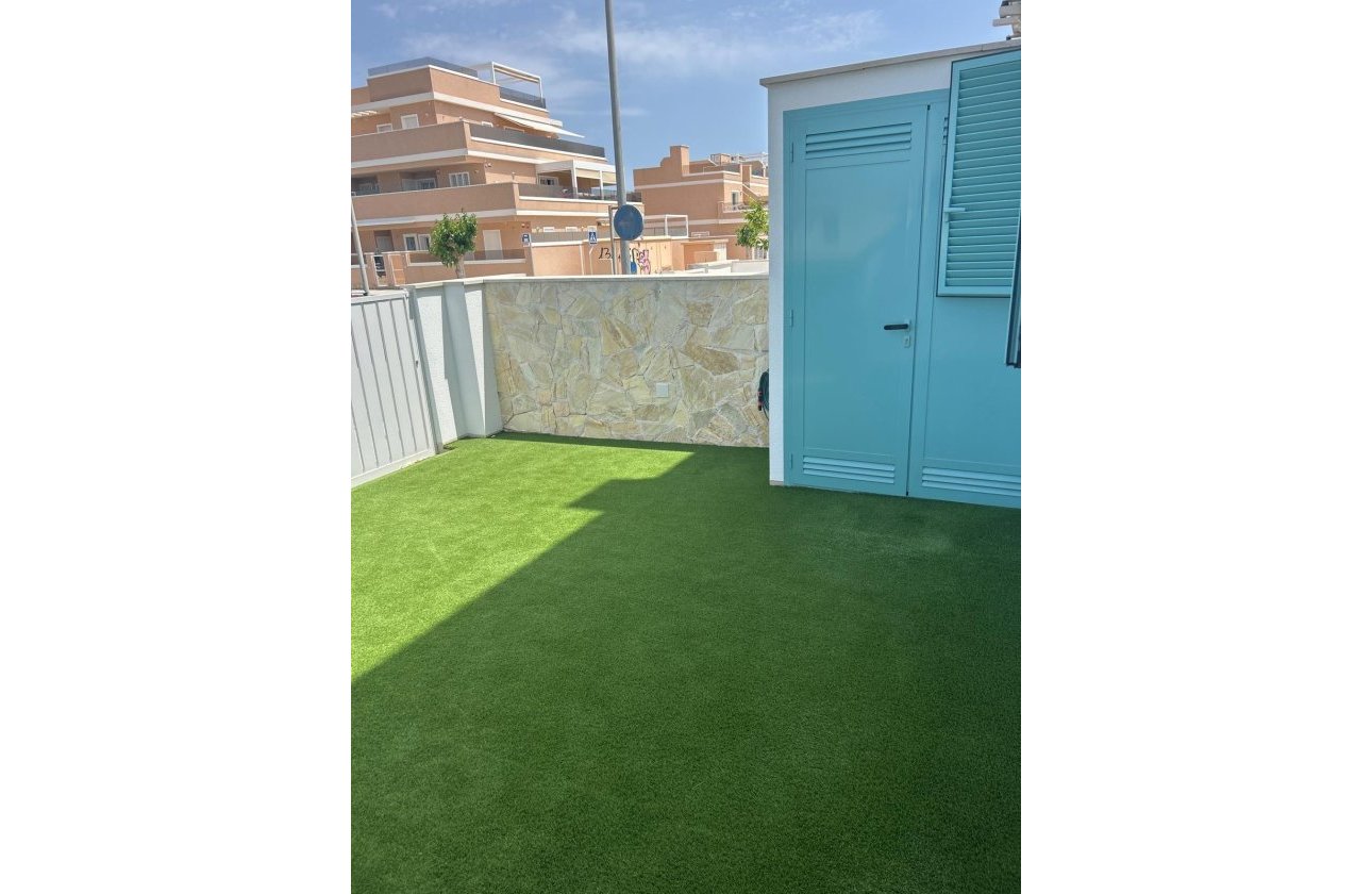 Resale - Bungalow -
Pilar de la Horadada - El Mojón