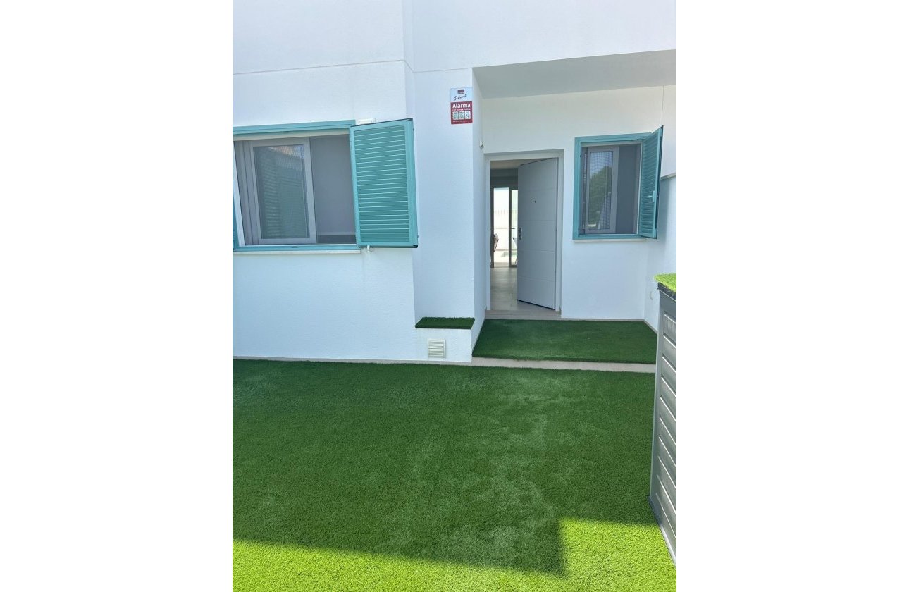 Resale - Bungalow -
Pilar de la Horadada - El Mojón