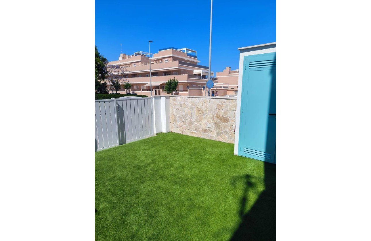 Resale - Bungalow -
Pilar de la Horadada - El Mojón