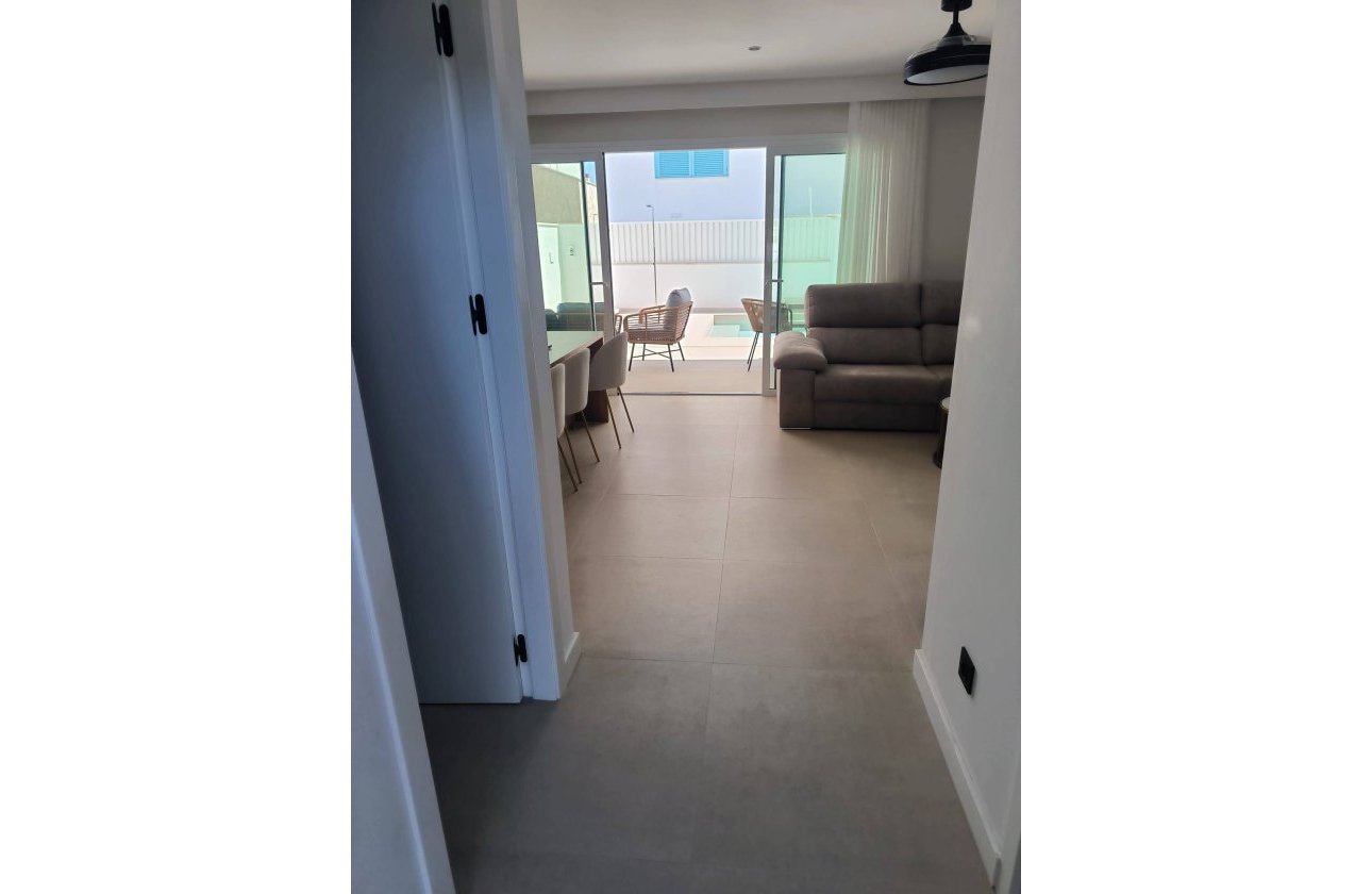 Resale - Bungalow -
Pilar de la Horadada - El Mojón