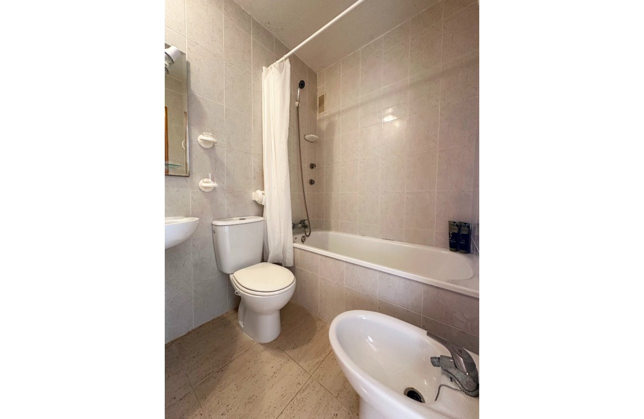 Resale - Bungalow -
San Miguel de Salinas - Inland