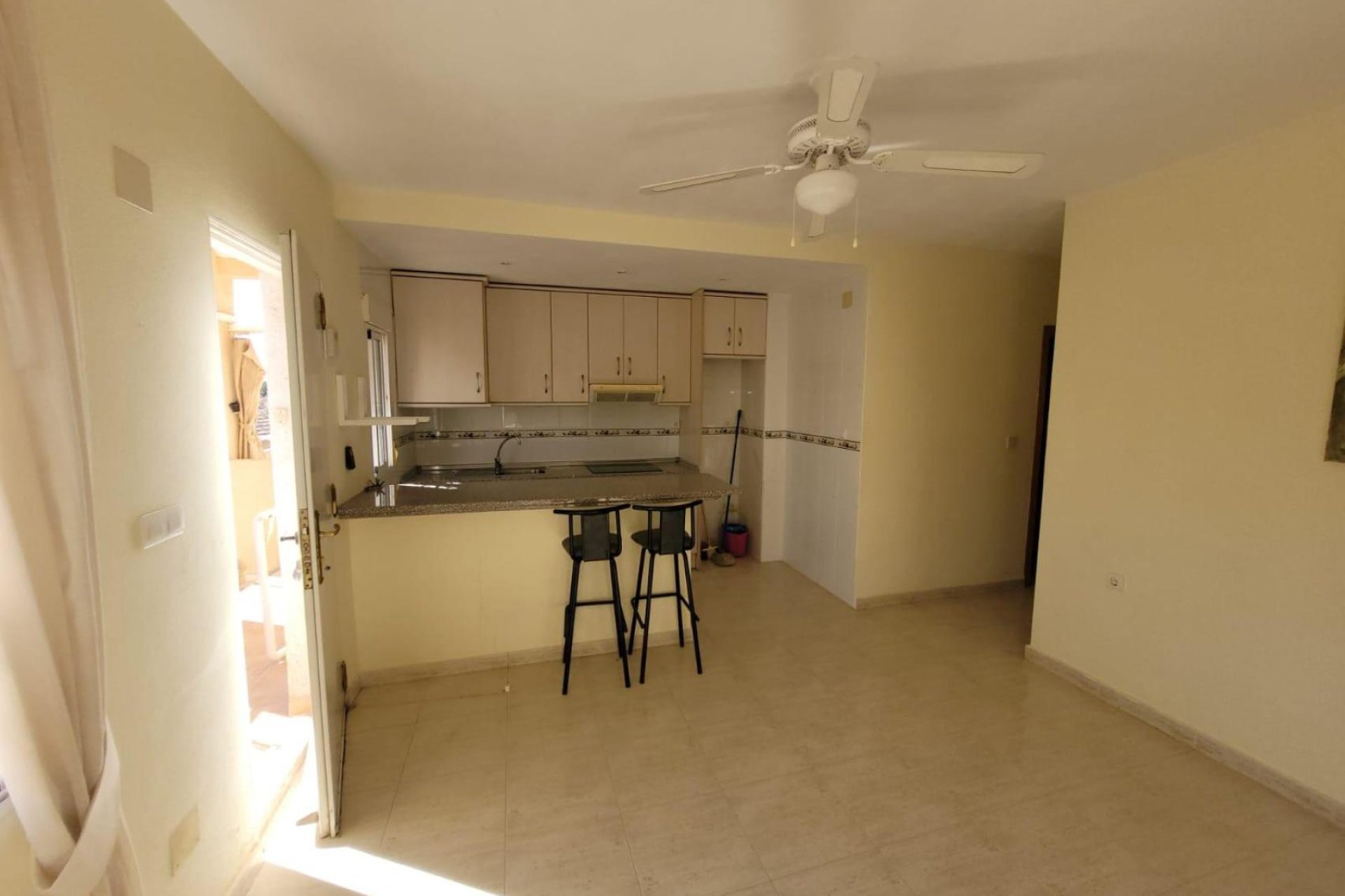 Resale - Bungalow -
San Miguel de Salinas - Inland