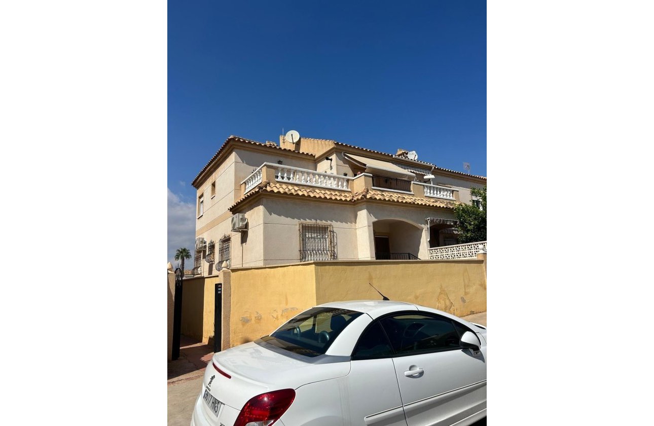 Resale - Bungalow -
Torrevieja - Aguas Nuevas