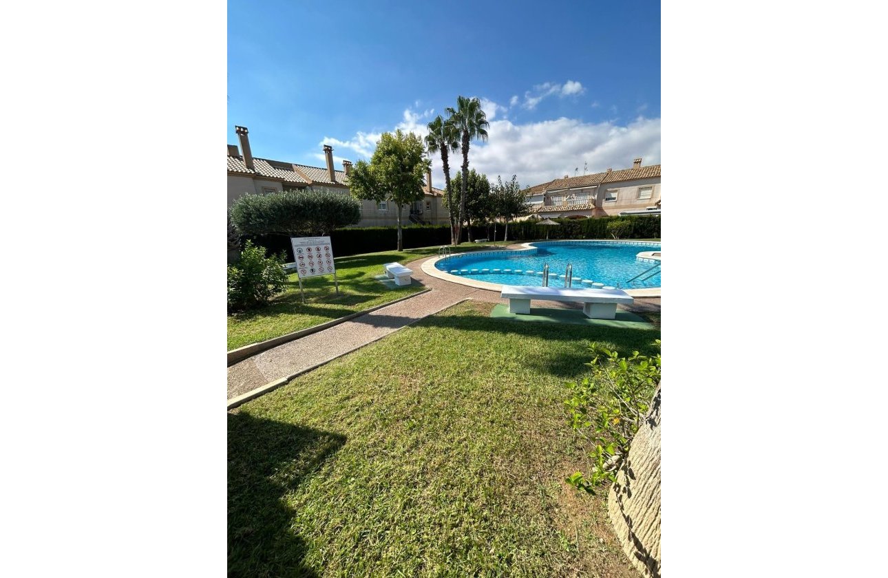 Resale - Bungalow -
Torrevieja - Aguas Nuevas