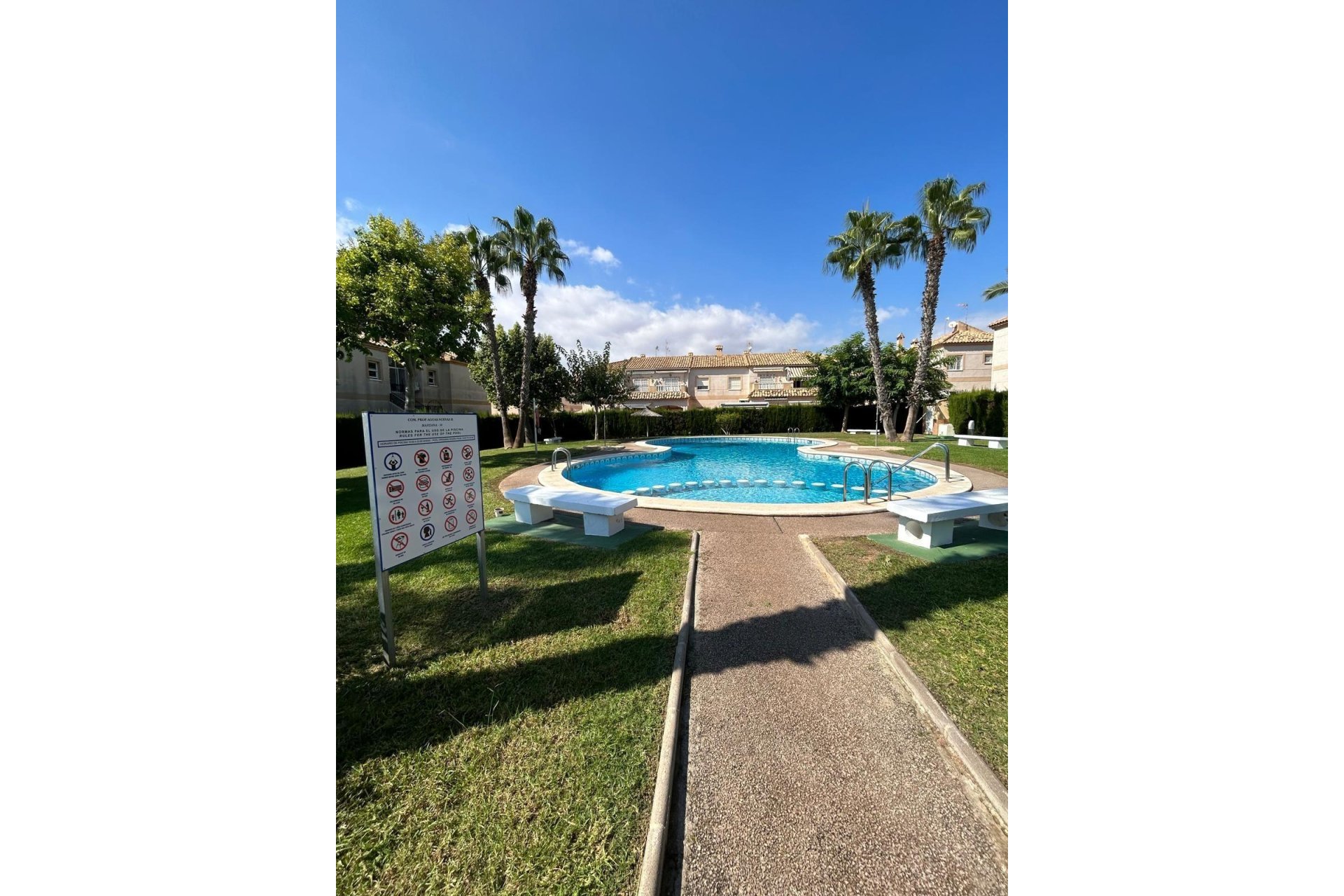 Resale - Bungalow -
Torrevieja - Aguas Nuevas