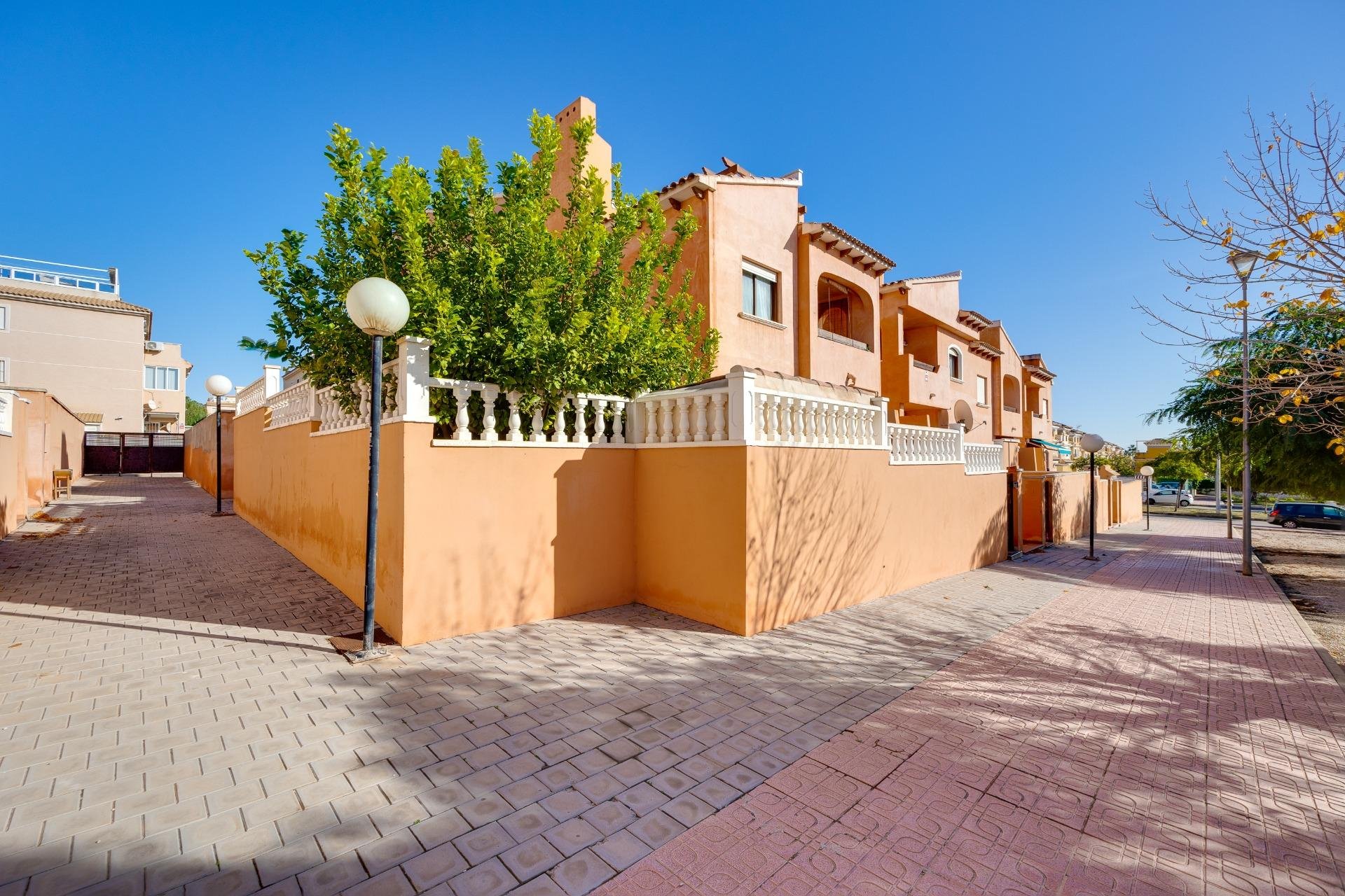 Resale - Bungalow -
Torrevieja - Aguas Nuevas