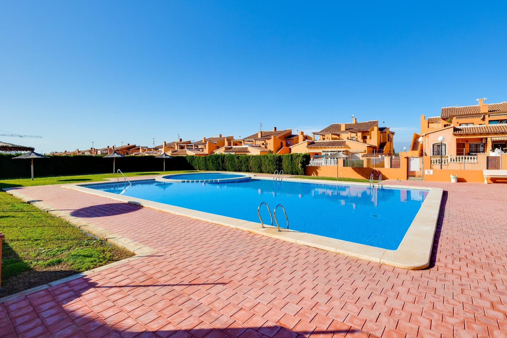 Resale - Bungalow -
Torrevieja - Aguas Nuevas