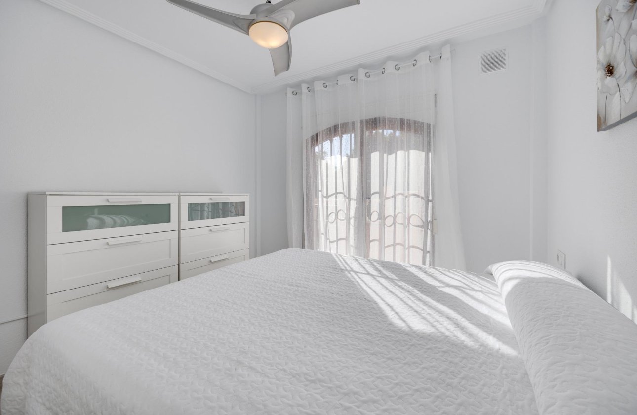 Resale - Bungalow -
Torrevieja - Aguas Nuevas