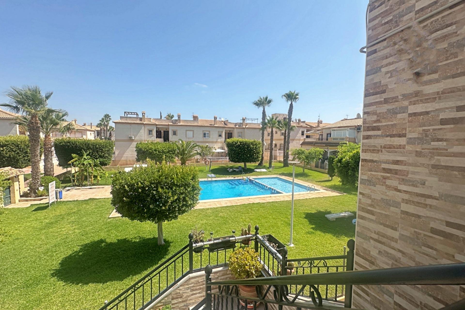 Resale - Bungalow -
Torrevieja - Aguas Nuevas