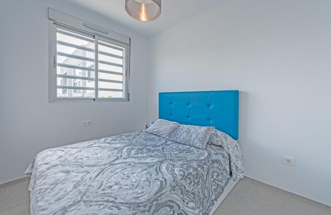 Resale - Bungalow -
Torrevieja - Auguas Neuvas