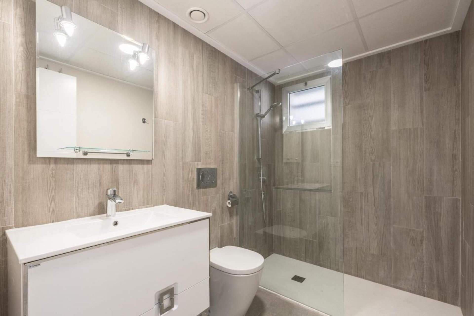 Resale - Bungalow -
Torrevieja - Auguas Neuvas