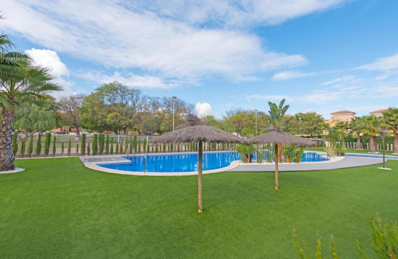 Resale - Bungalow -
Torrevieja - Auguas Neuvas