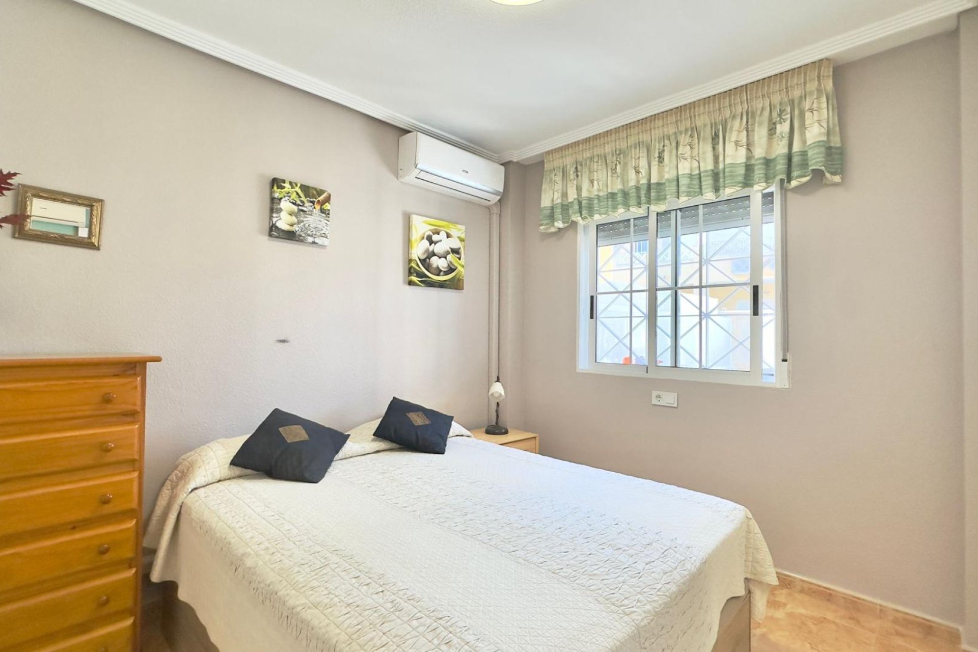 Resale - Bungalow -
Torrevieja - Centro