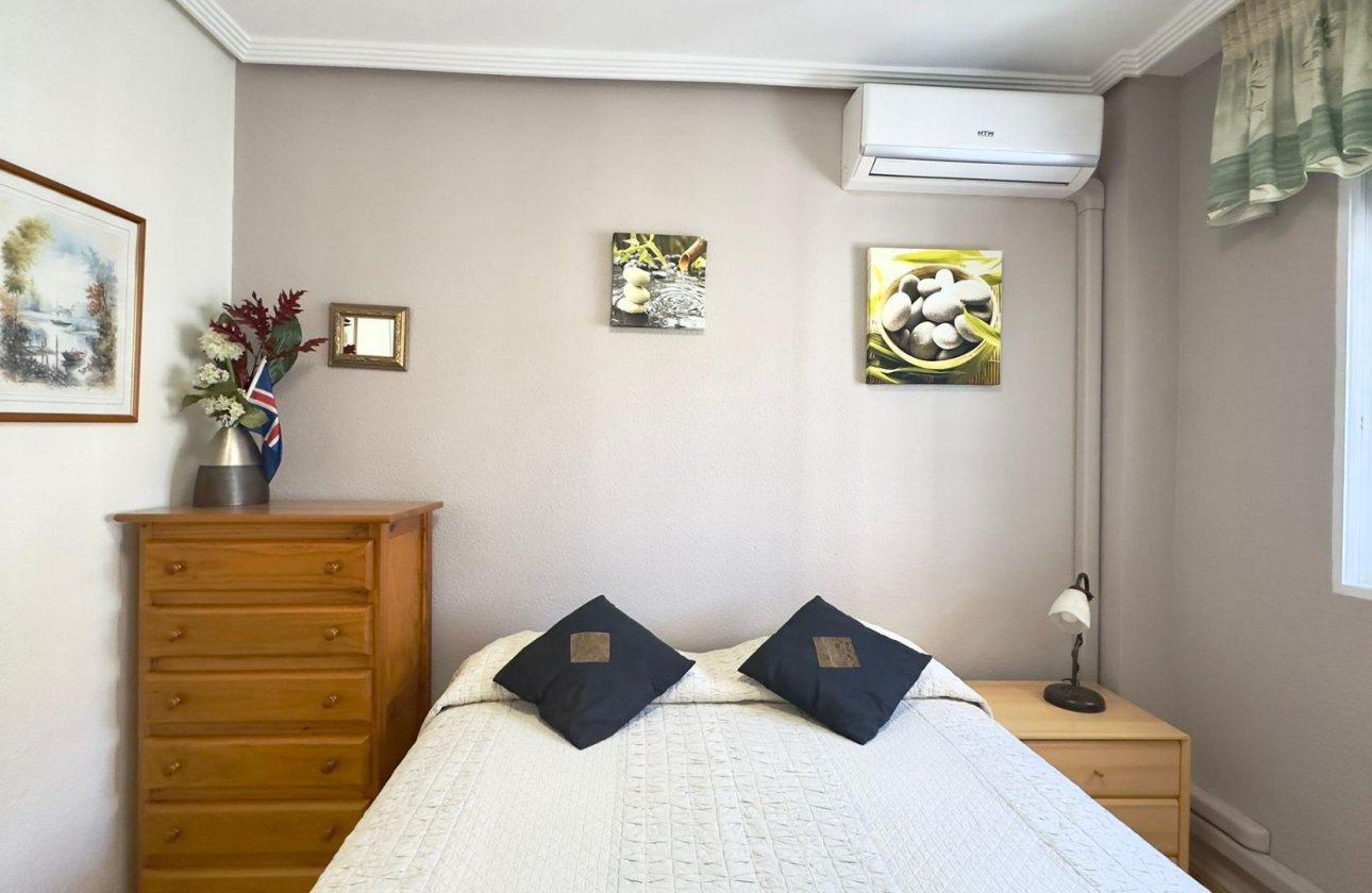 Resale - Bungalow -
Torrevieja - Centro