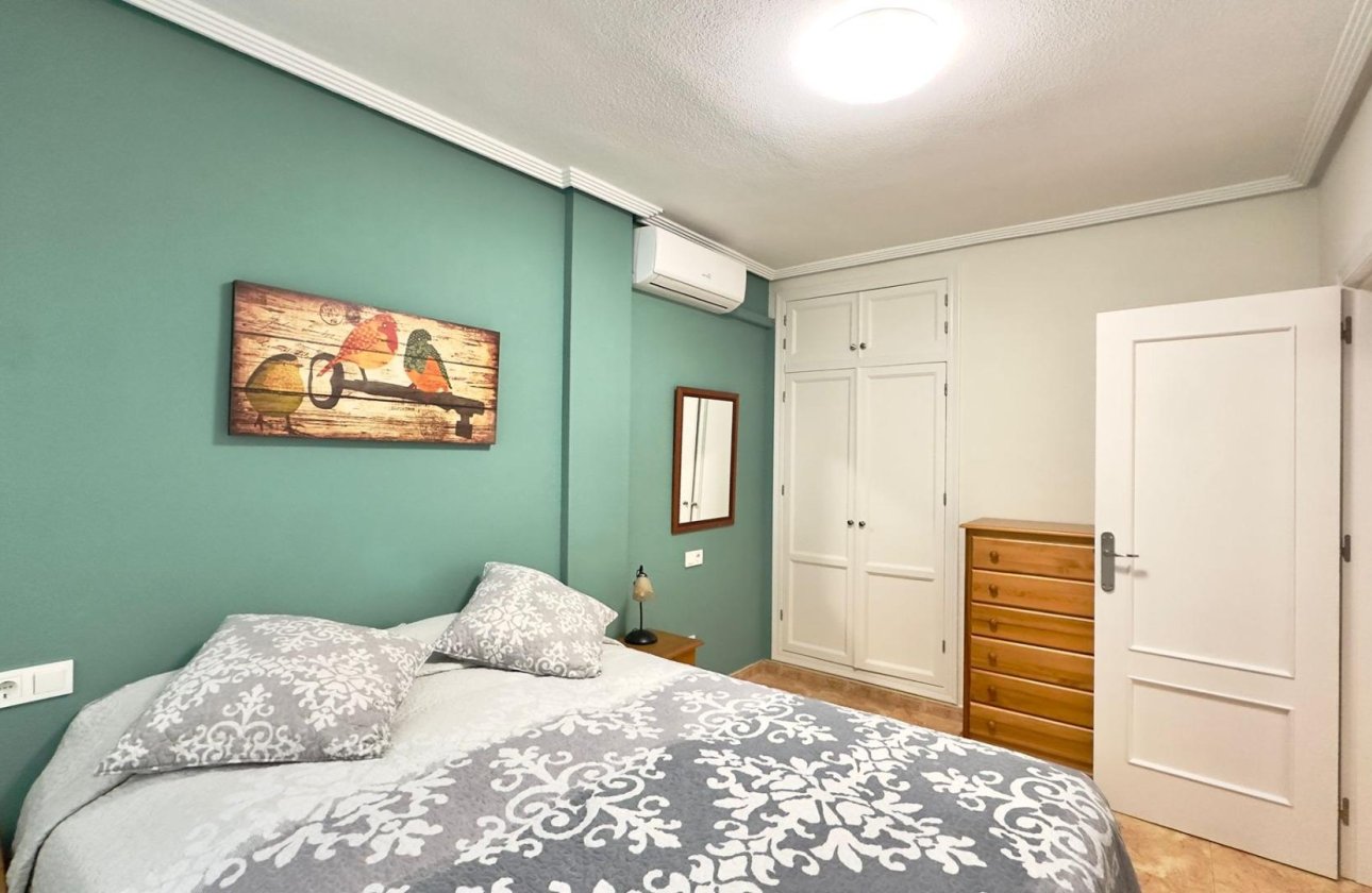 Resale - Bungalow -
Torrevieja - Centro