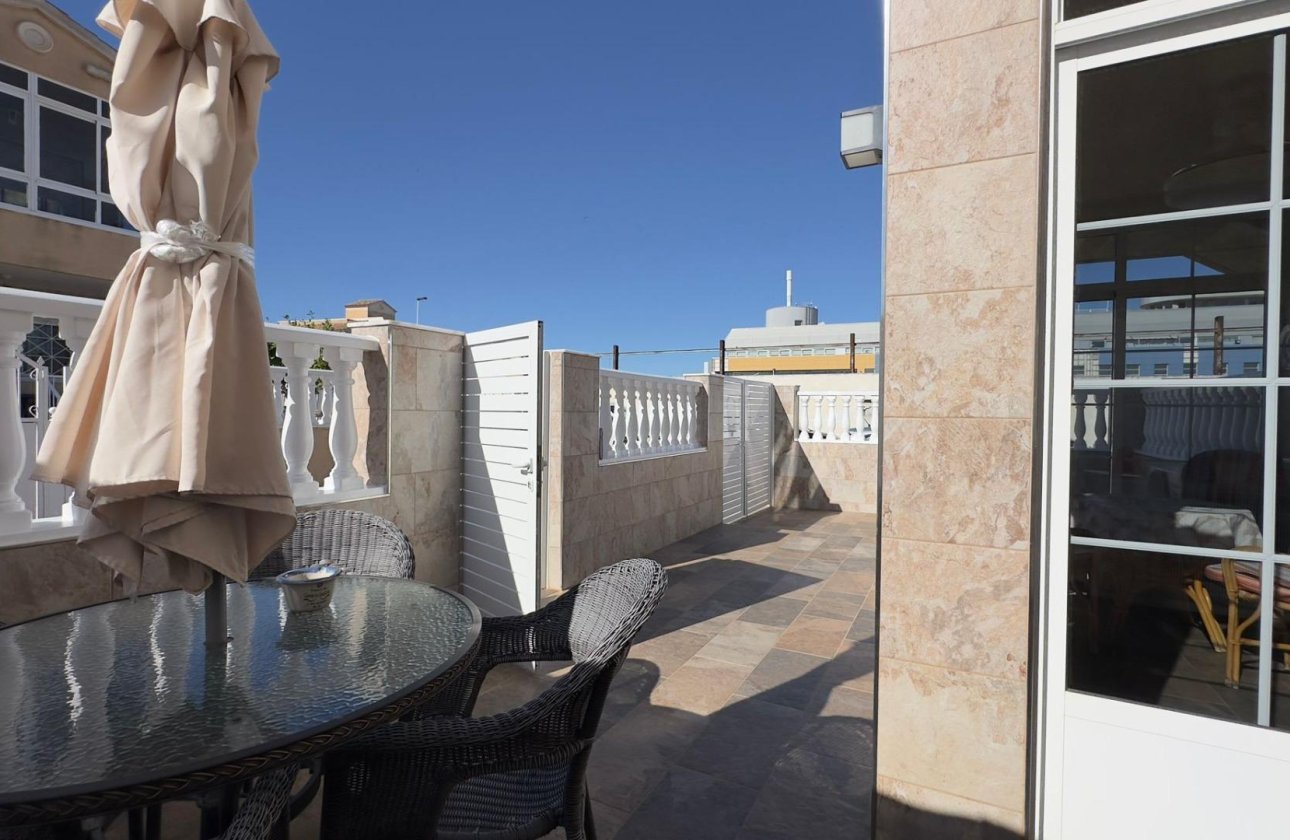 Resale - Bungalow -
Torrevieja - Centro