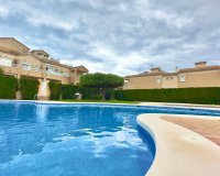 Resale - Bungalow -
Torrevieja - Centro