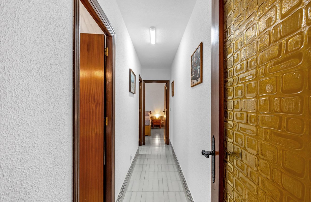 Resale - Bungalow -
Torrevieja - Centro