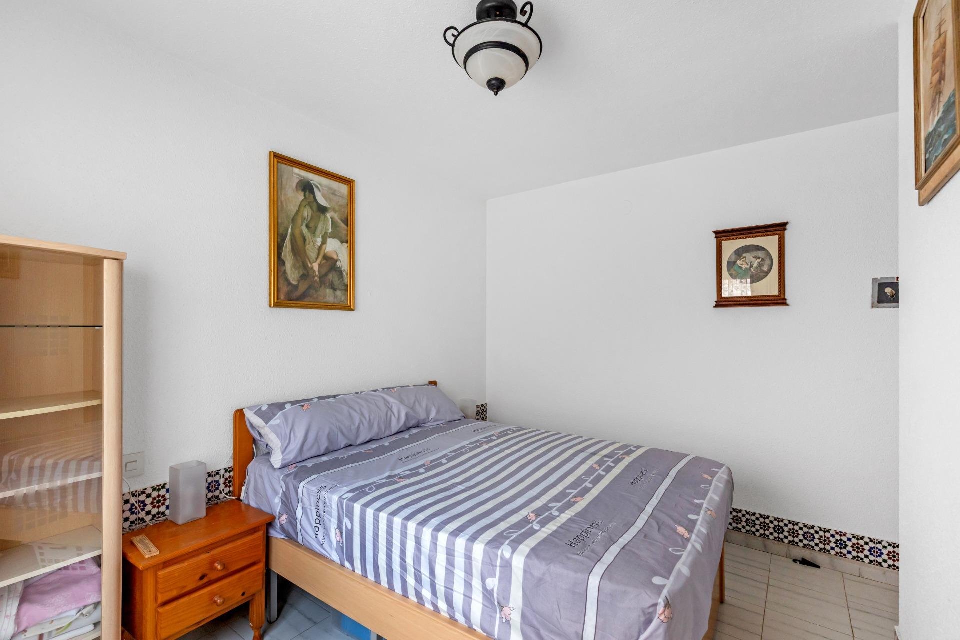 Resale - Bungalow -
Torrevieja - Centro
