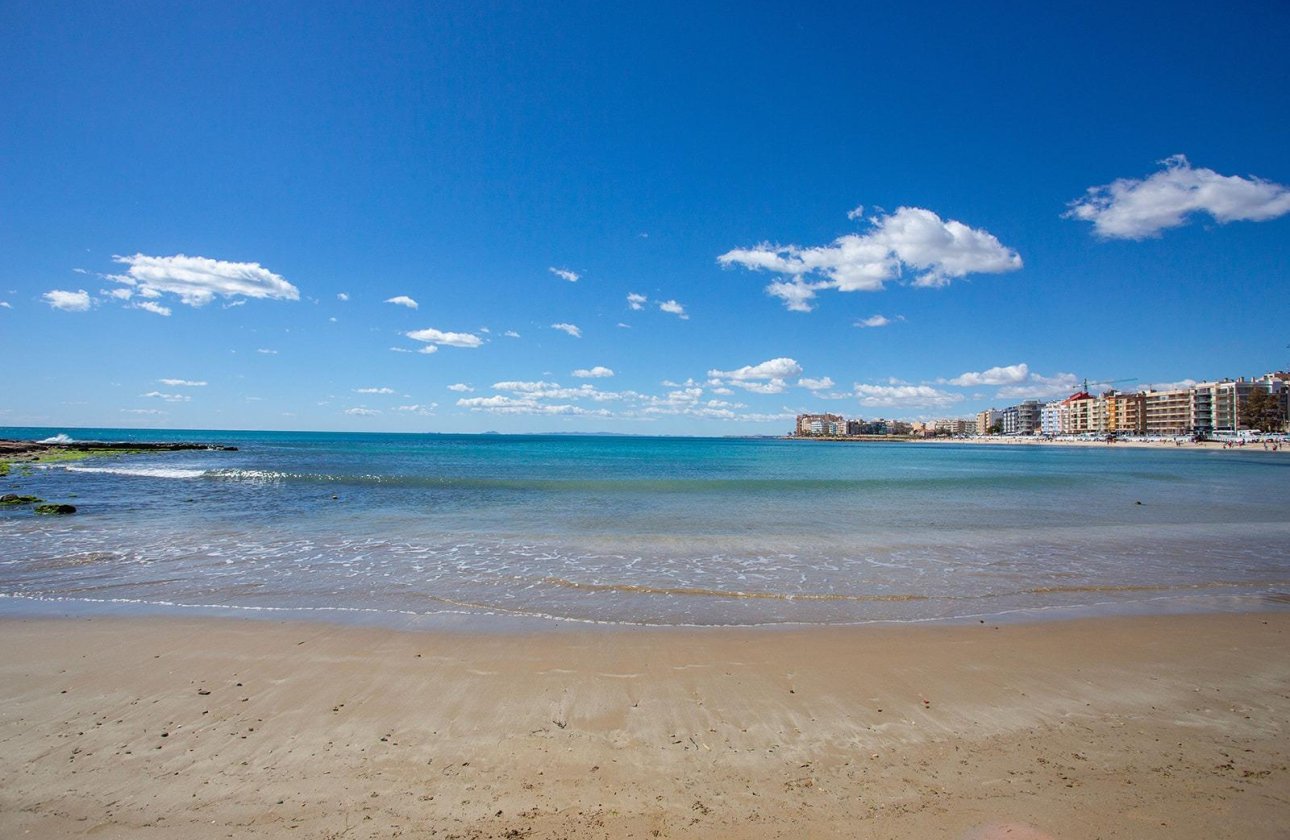 Resale - Bungalow -
Torrevieja - Centro