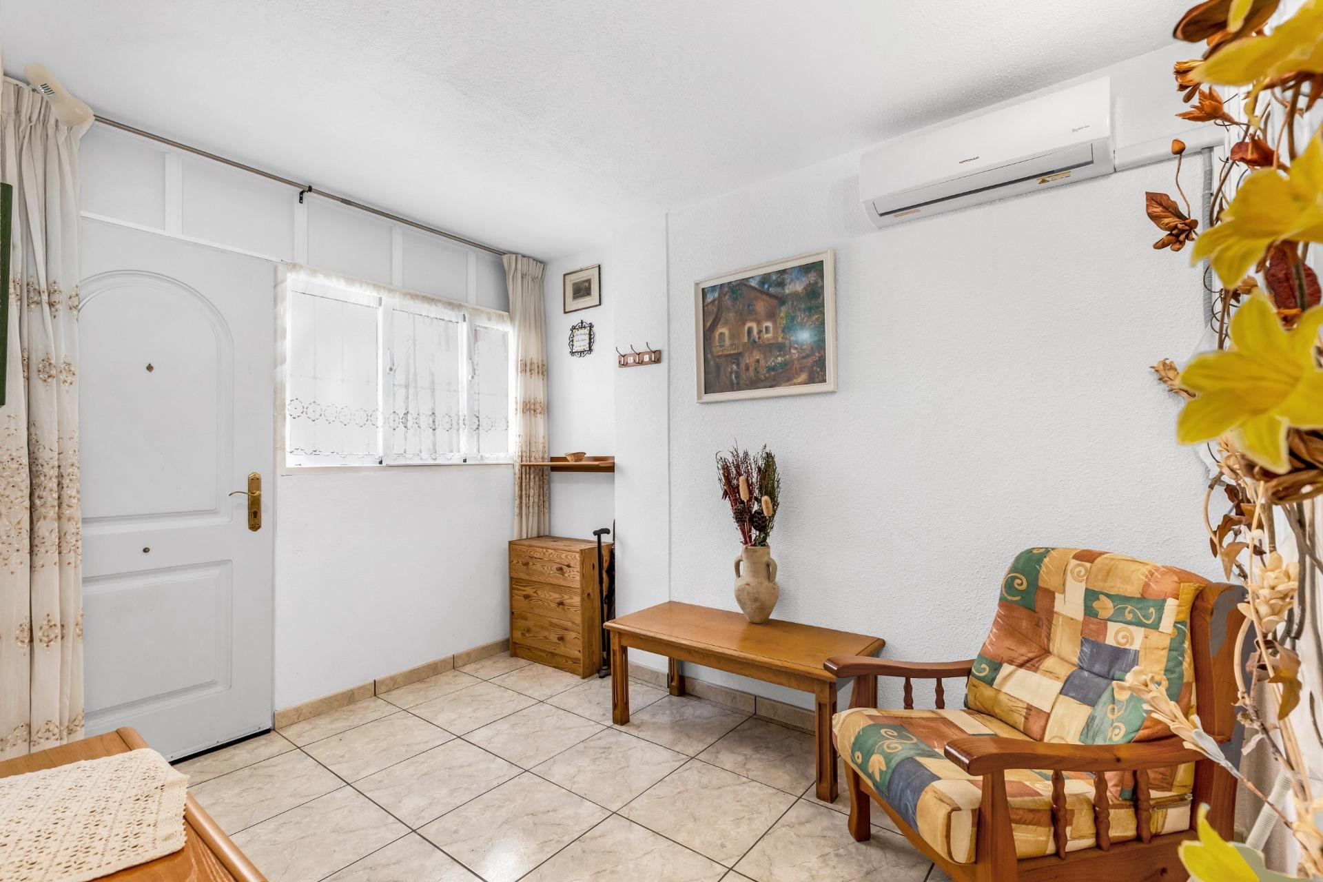 Resale - Bungalow -
Torrevieja - Centro