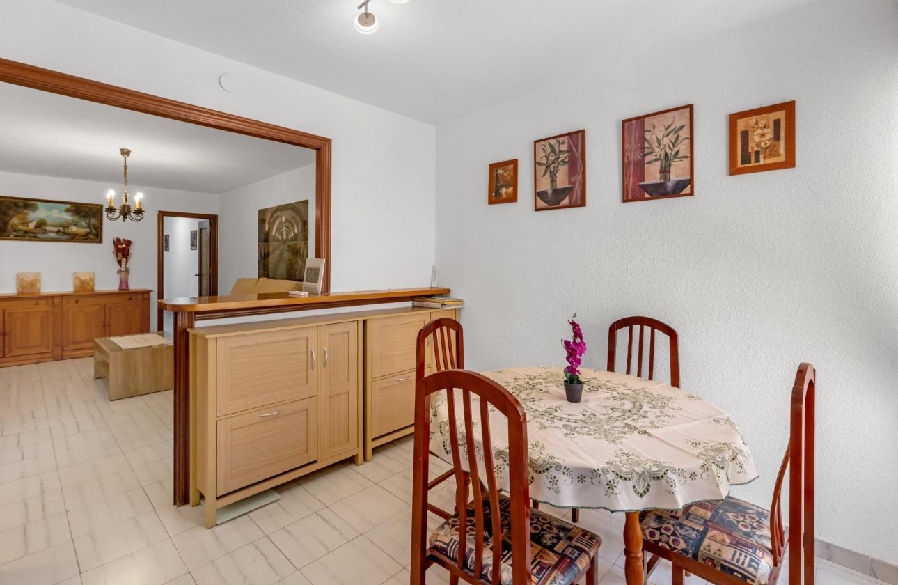 Resale - Bungalow -
Torrevieja - Centro