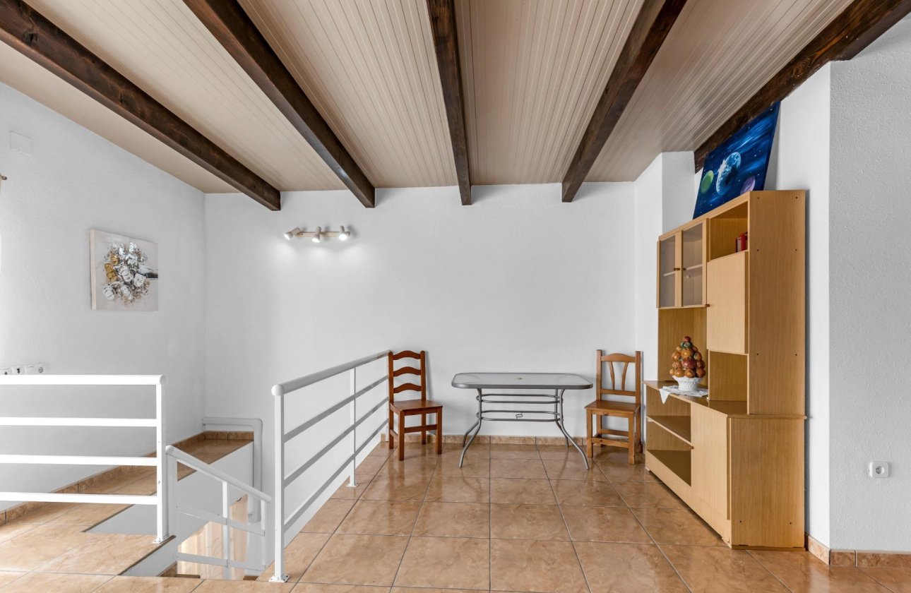 Resale - Bungalow -
Torrevieja - Centro