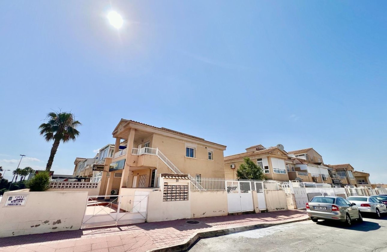 Resale - Bungalow -
Torrevieja - Centro