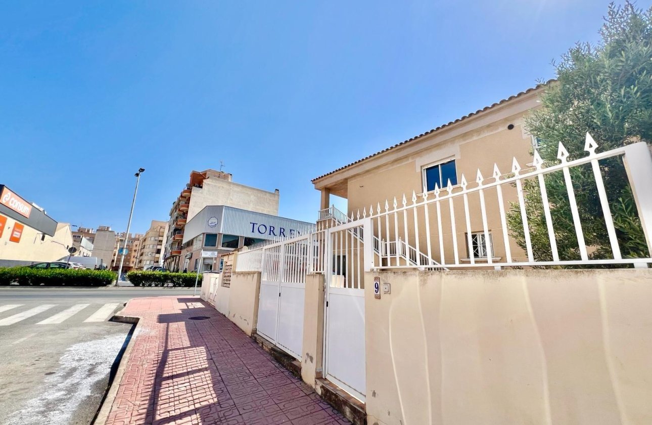 Resale - Bungalow -
Torrevieja - Centro