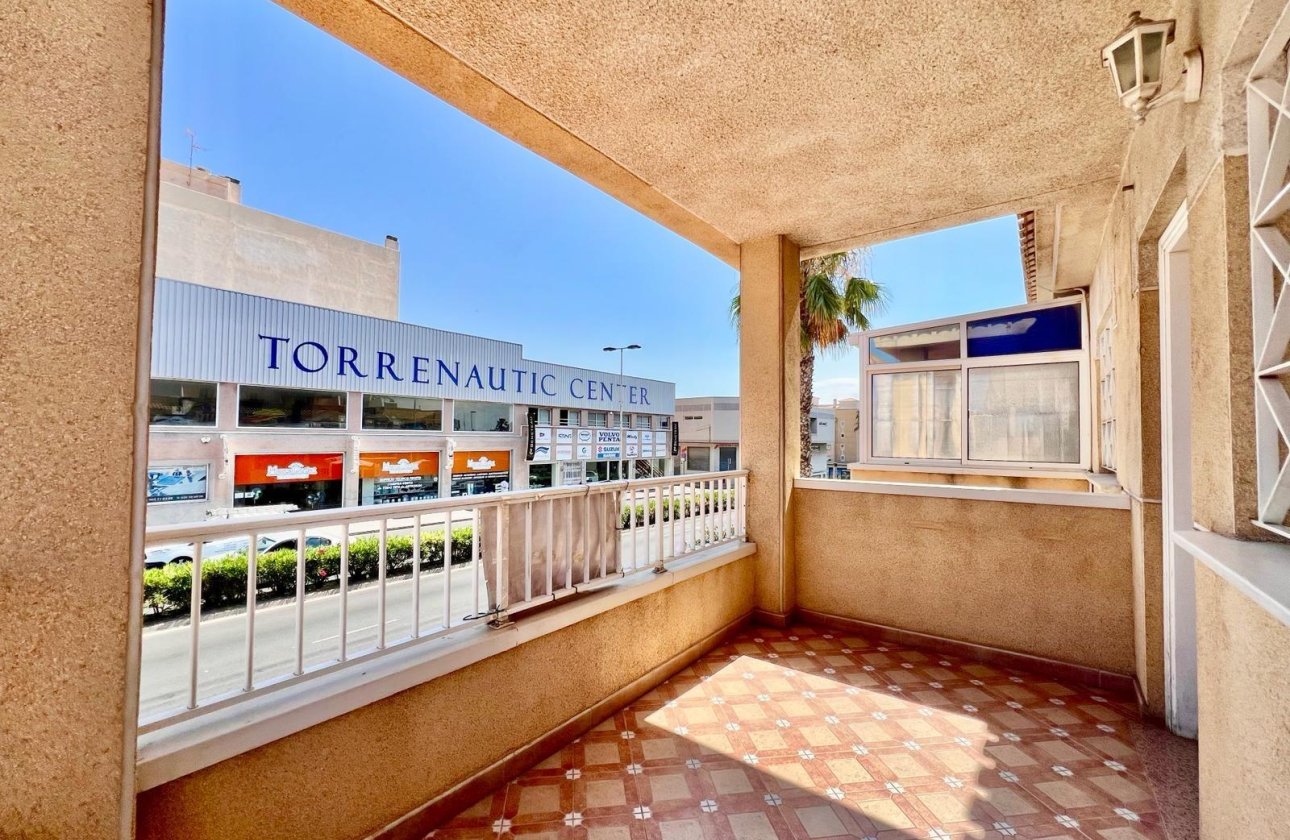 Resale - Bungalow -
Torrevieja - Centro