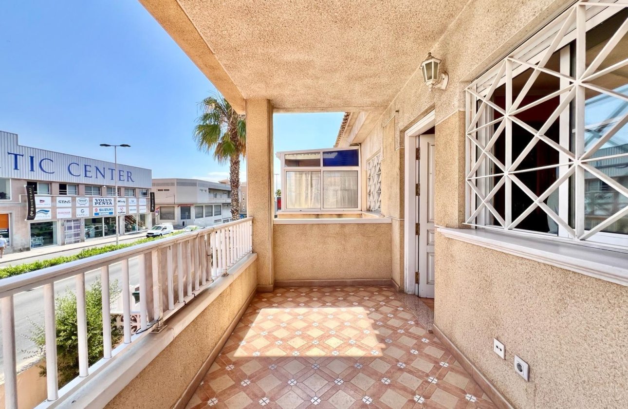 Resale - Bungalow -
Torrevieja - Centro