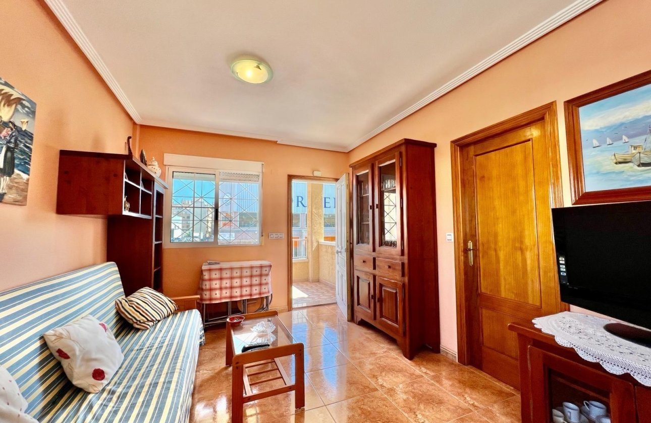 Resale - Bungalow -
Torrevieja - Centro