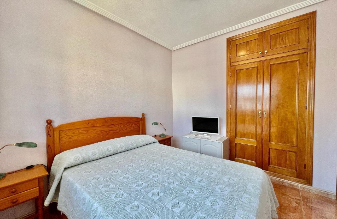 Resale - Bungalow -
Torrevieja - Centro