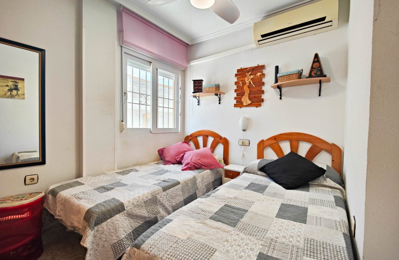 Resale - Bungalow -
Torrevieja - Costa Blanca