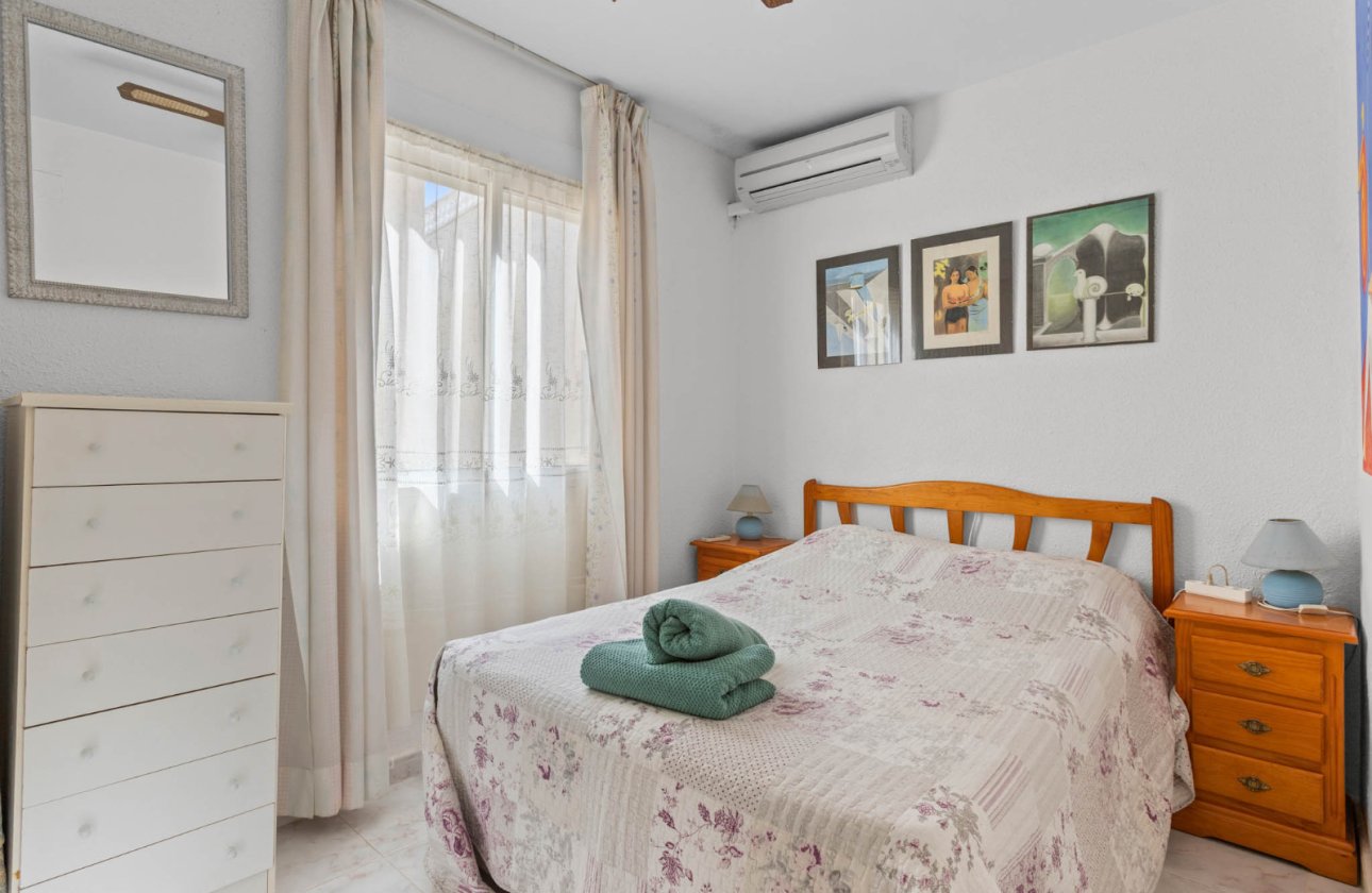 Resale - Bungalow -
Torrevieja - Costa Blanca