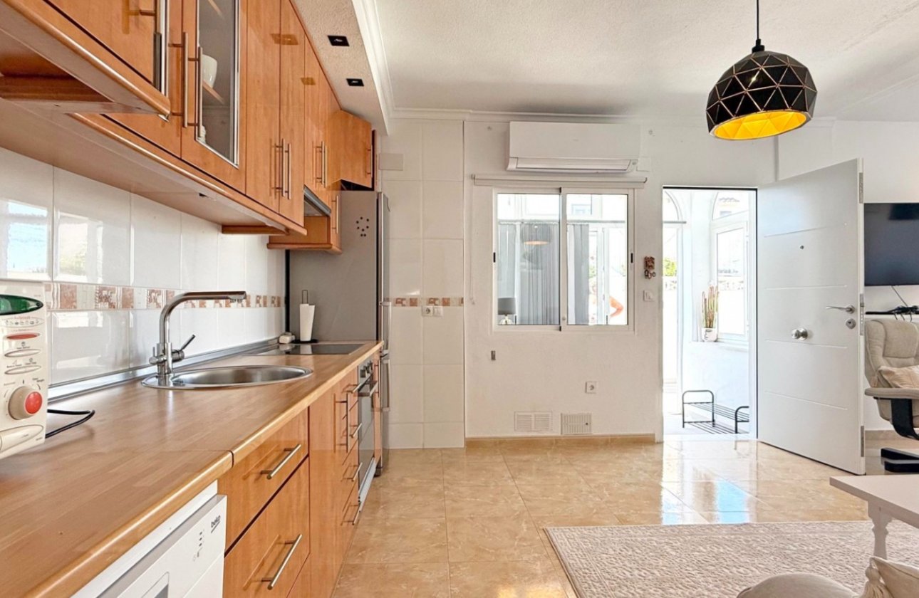 Resale - Bungalow -
Torrevieja - Costa Blanca