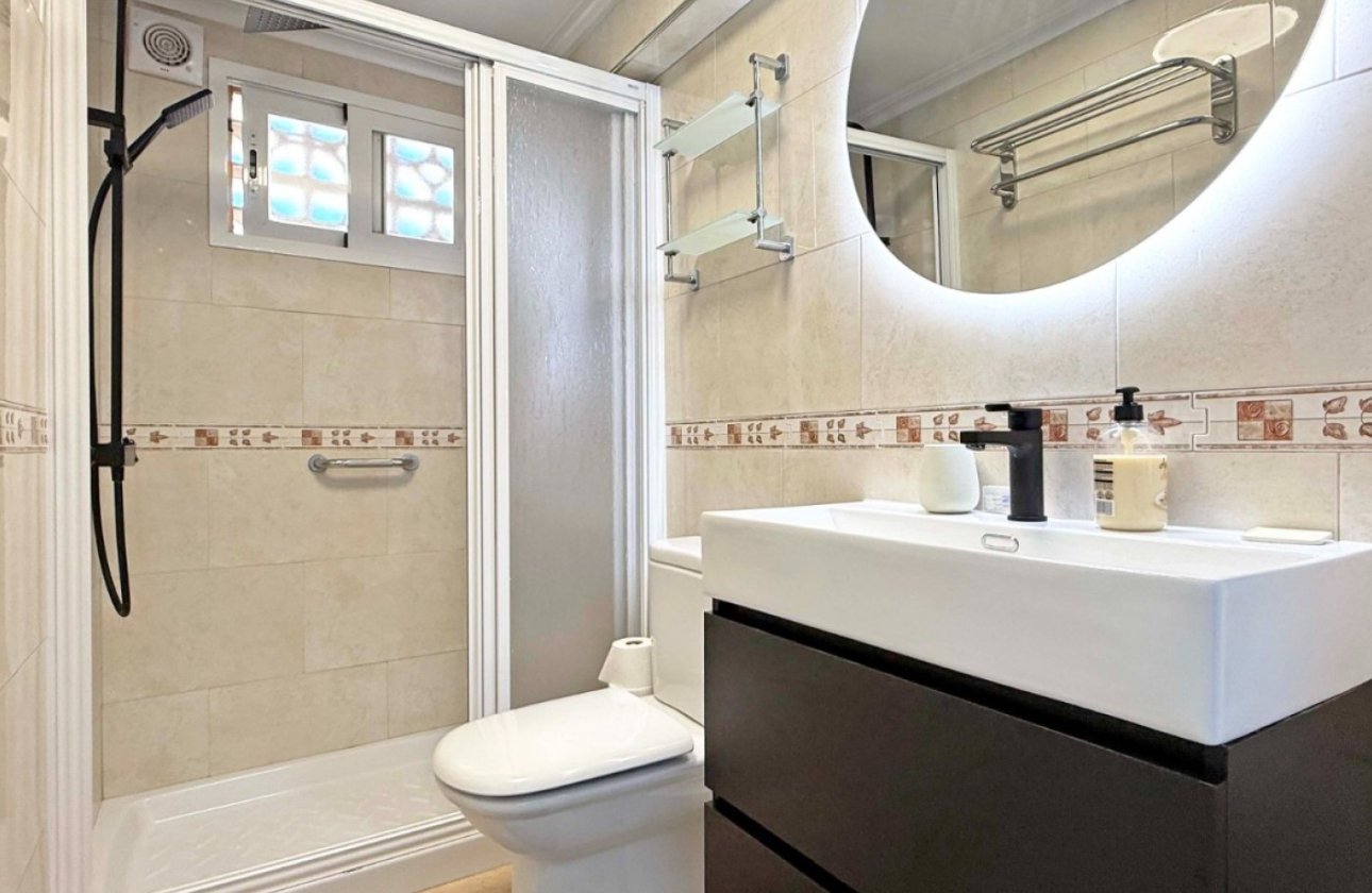 Resale - Bungalow -
Torrevieja - Costa Blanca