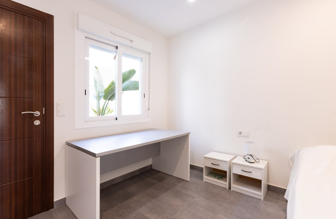 Resale - Bungalow -
Torrevieja - Costa Blanca