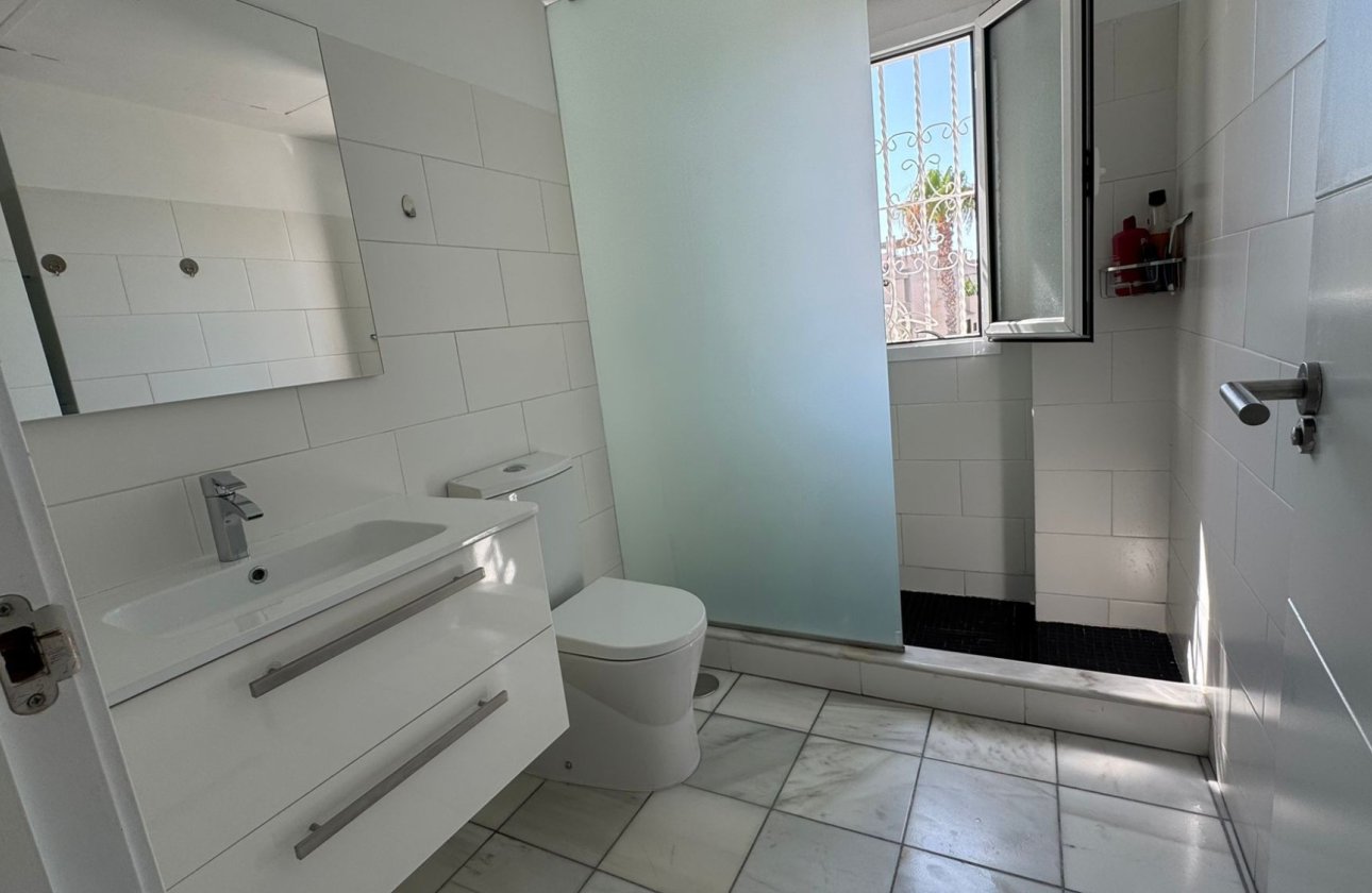 Resale - Bungalow -
Torrevieja - Costa Blanca