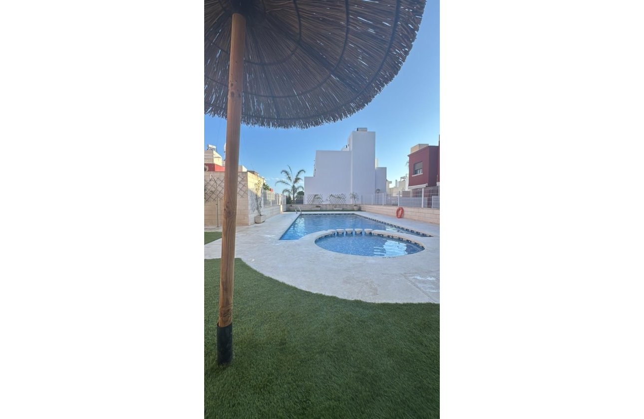 Resale - Bungalow -
Torrevieja - Costa Blanca