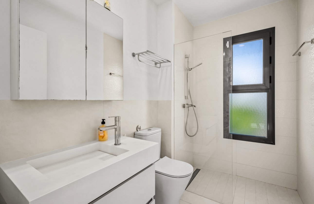 Resale - Bungalow -
Torrevieja - Costa Blanca