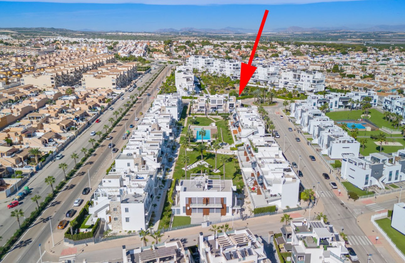 Resale - Bungalow -
Torrevieja - Costa Blanca