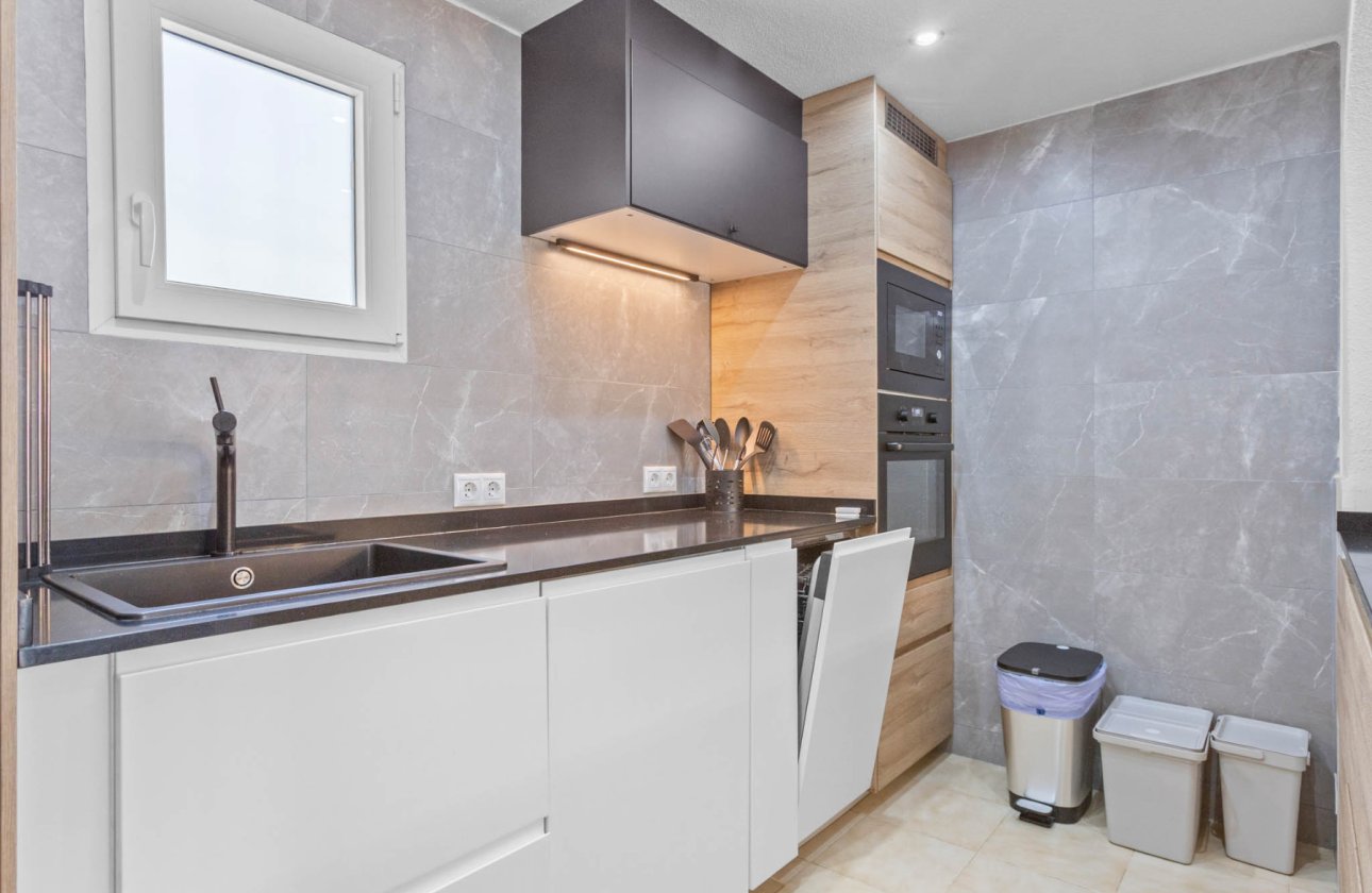 Resale - Bungalow -
Torrevieja - Costa Blanca