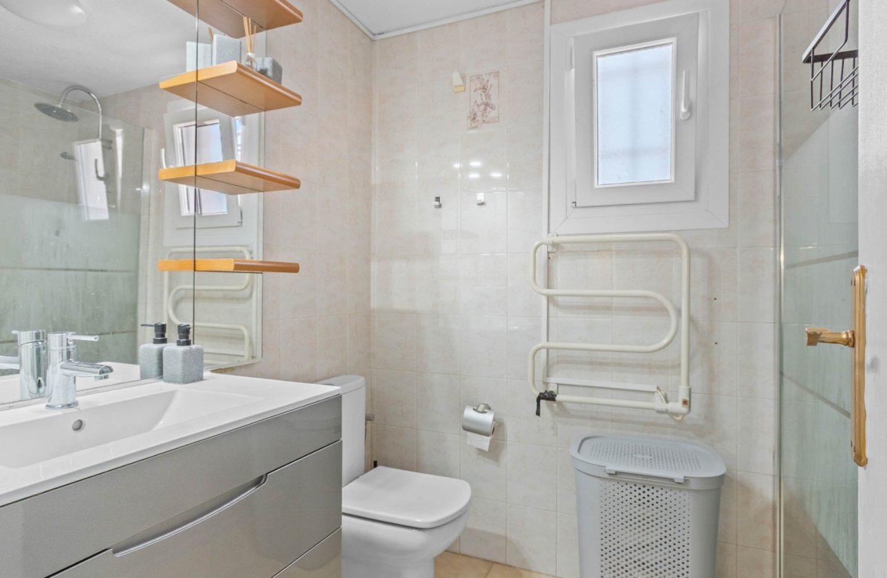 Resale - Bungalow -
Torrevieja - Costa Blanca